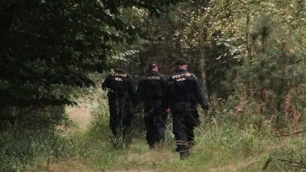 Stovky policist opt proesvaly Klnovick les (15.8.2014)