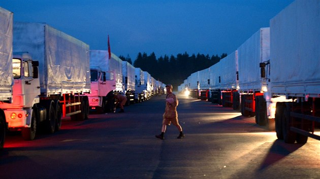 Z Moskevské oblasti v noci vyjela kolona 280 nákladních automobil s dvma...