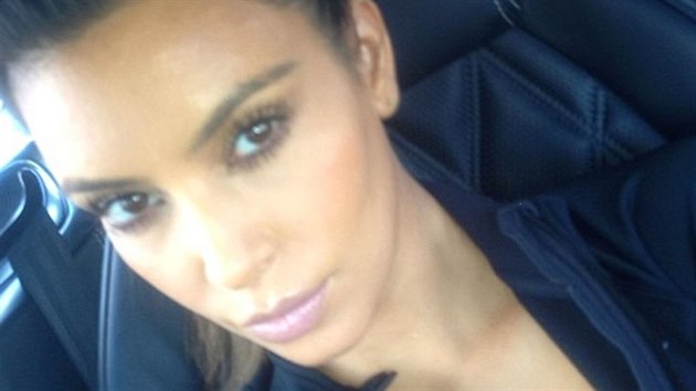 Sebestedn Kim Kardashianov je posedl focenm selfie fotek.