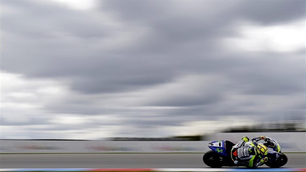 Valentino Rossi v kvalifikaci na Velkou cenu esk republiky