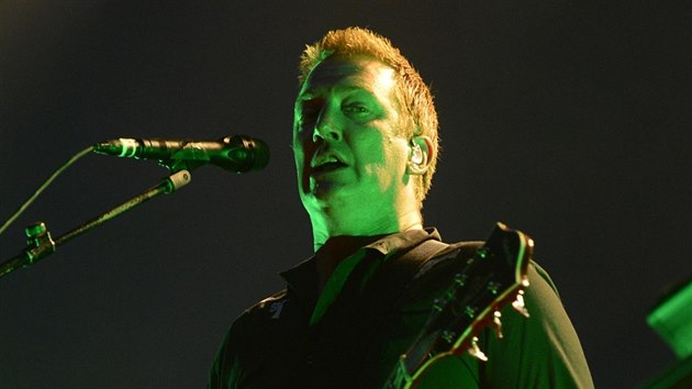 Americk kapela Queens of the Stone Age vystoupila 11. srpna v Praze. Na snmku zpvk Josh Homme.