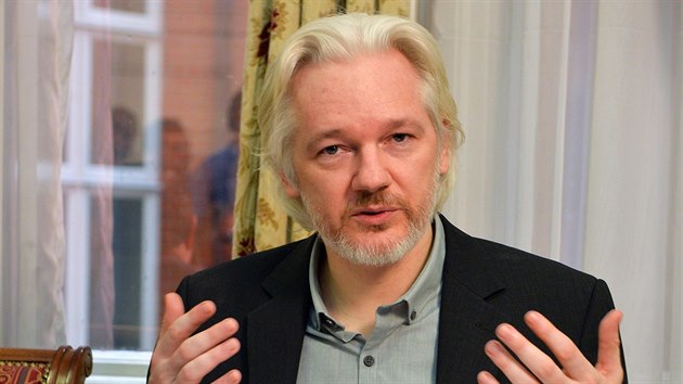 Zakladatel WikiLeaks Julian Assange oznmil, e opust ekvdorsk velvyslanectv v Londn. (18. srpna 2014)