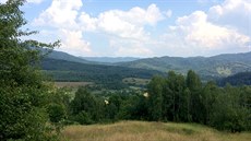 Cestou do Ruského sedla se naskýtají nádherné výhledy do Bukovských hor.