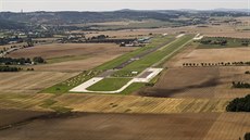 Příbram - Dlouhá Lhota, domovské letiště Jiřího Pruši shora. Příbram - Dlouhá Lhota, domovské letiště Jiřího Pruši shora.