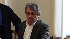 Jiří Shrbený starší je obžalovaný, že se jako předseda představenstva pivovaru... Jiří Shrbený starší je obžalovaný, že se jako předseda představenstva pivovaru...
