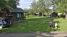 Dřevěné chatky v kempu pocházejí ze 70. let. Dřevěné chatky v kempu pocházejí ze 70. let.