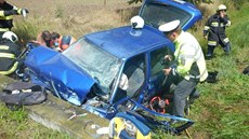 Citroën dostal na silnici nedaleko Neplachova smyk a narazil do betonového...