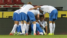 Fotbalisté Baníku Ostrava se radují, práv na Spart vstelili gól.