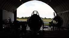 MIG-15: Úl na hradeckém letišti. MIG-15 zde kdysi stály ještě jako součást... MIG-15: Úl na hradeckém letišti. MIG-15 zde kdysi stály ještě jako součást...