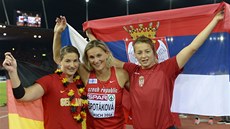 MEDAILISTKY. Zleva bronzová Linda Stahlová, vítzná Barbora potáková a druhá...