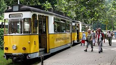 Německo, Saské Švýcarsko. Značná část pasažérů využívá tramvaj jako... Německo, Saské Švýcarsko. Značná část pasažérů využívá tramvaj jako...