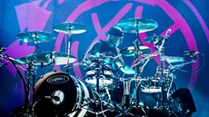 Kapela Blink-182 hrála 15.8. 2014 v Tipsport Aren v Praze. Na snímku bubeník...