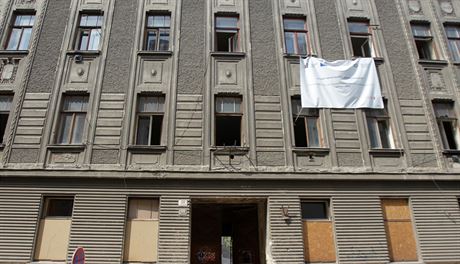 Dm v Bratislavské ulici 39 se zaal rekonstruovat zaátkem léta.