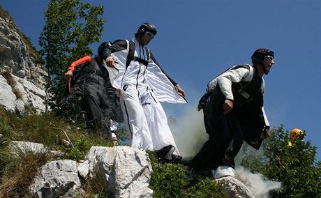 Martin Trdla, v bílé kombinéze, tsn ped skokem