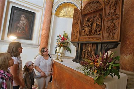 Oltá sv. Anny mohou lidé obdivovat v kostele narození Panny Marie na zámku...