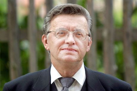 Eduard Zeman byl ministrem kolství ve vlád Miloe Zemana v letech 1998 a 2002.