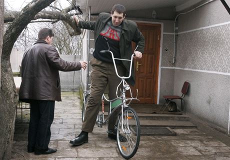 Na Ukrajin zemel Leonid  Stadnyk, který byl se svou údajnou výkou 2,57...