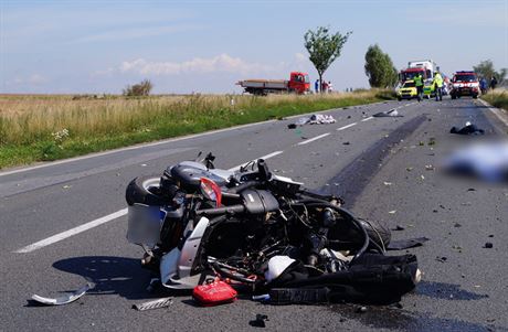 idika skútru zemela po sráce s kamionem u Smiic na Hradecku.