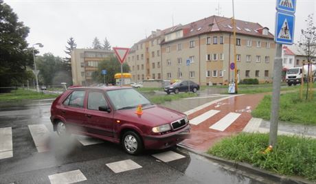 Siln opilý idi v Olomouci nejprve naboural zaparkované auto, posléze pak na...