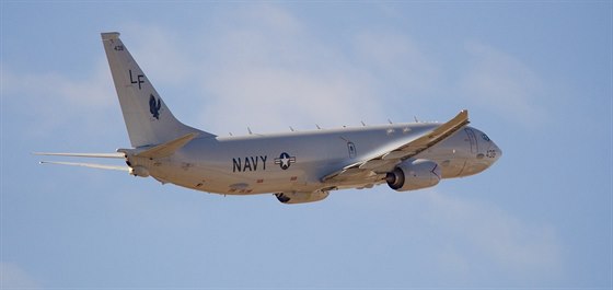 ínská stíhaka ohroovala americký letoun P-8 Poseidon.