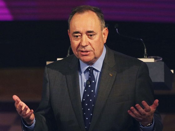 éf Skotské národní strany Alex Salmond hovoí bhem televizní debaty ped...