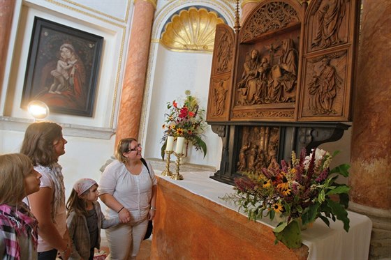 Oltá sv. Anny mohou lidé obdivovat v kostele narození Panny Marie na zámku...