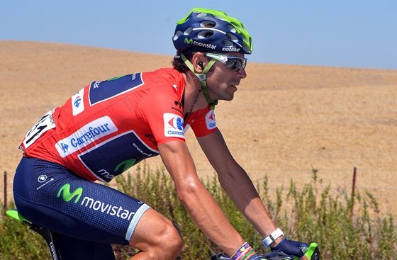 ervený trikot lídra Vuelty, který vozil u ve 3. etap, si Alejandro Valverde po 6. etap opt oblékl