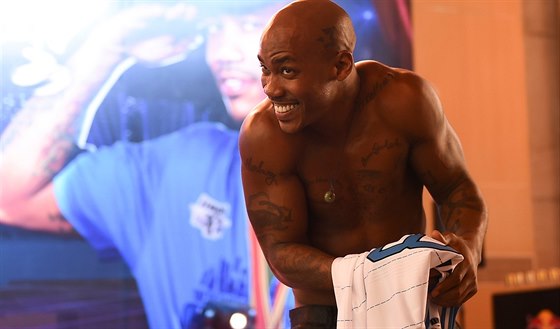 Americký basketbalista Stephon Marbury se stal milákem Pekingu a sportovní...