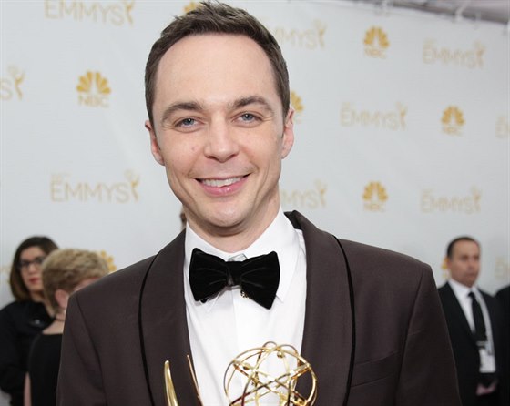 Jim Parsons získal za roli geniálního vdce Sheldona Coopera v seriálu Teorie...