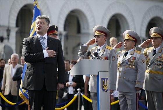 Na vojenské pehlídce promluvil ukrajinský prezident Petro Poroenko (24. 8.