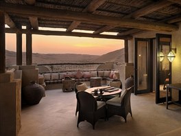 A jet pou ve Spojených arabských emirátech. Hotel Anantara Qasr Al Sarab je...