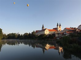 Poklidné pátení ráno plavba balon na nebi jet zvýraznila.