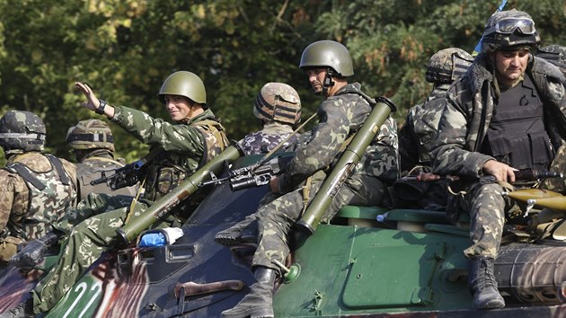 Ukrajinsk jednotky u obce Sachanka (27. srpna 2014)