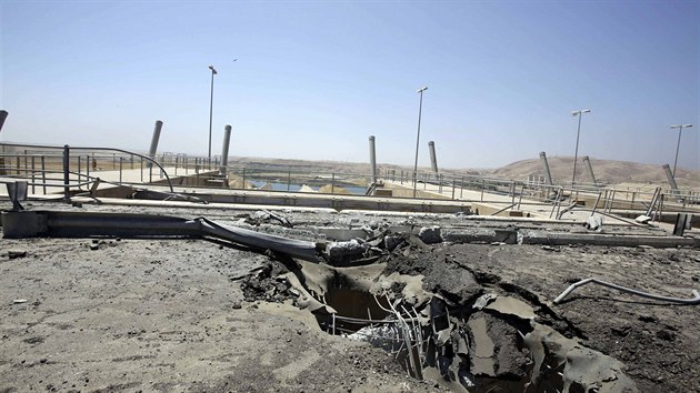 Krter, kter zstal po americkm bombardovn Islmskho sttu u Mosulsk pehrady (21. srpna 2014).