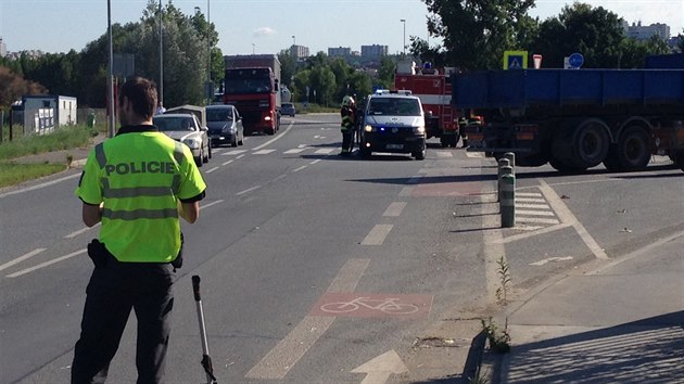 Pi nehod motocyklu s nkladnm autem v Radotn byla tce zranna spolujezdkyn na motorce (20.8.2014)