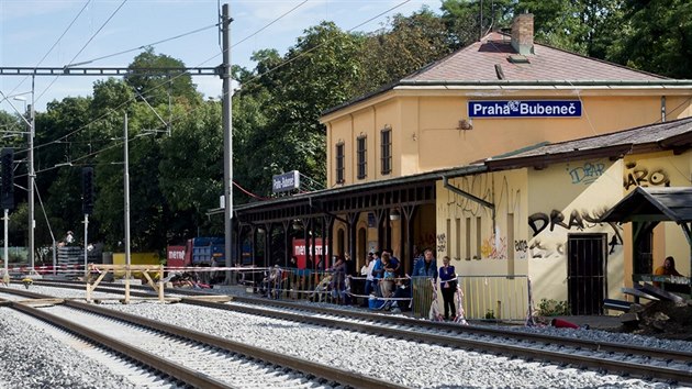 Na ndra Praha - Bubene pestaly v ptek 29. srpna 2014 po tm 170 letech zastavovat osobn vlaky.