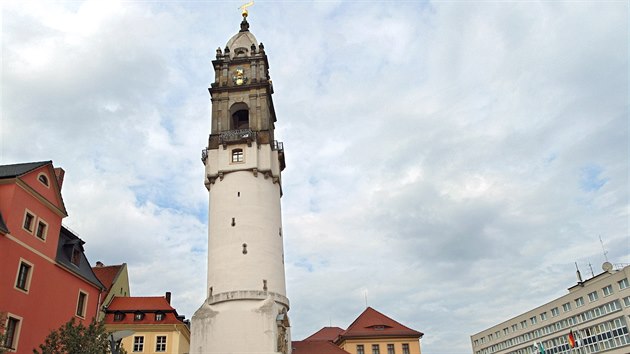 Reichenturm (Bohat v) bvala kdysi soust mstskho opevnn. Dnes je z n pkn vhled na msto. V je ikm: od svisl osy se odkln o 1,4 metru.