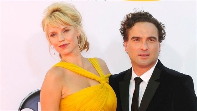 Johnny Galecki byl s Kelli Garnerovou pes dva roky (snmek z cen Emmy 2012)