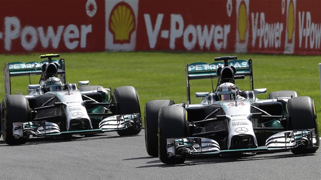 V ELE. Lewis Hamilton a Nico Rosberg ve Velké cen Belgie formule 1.