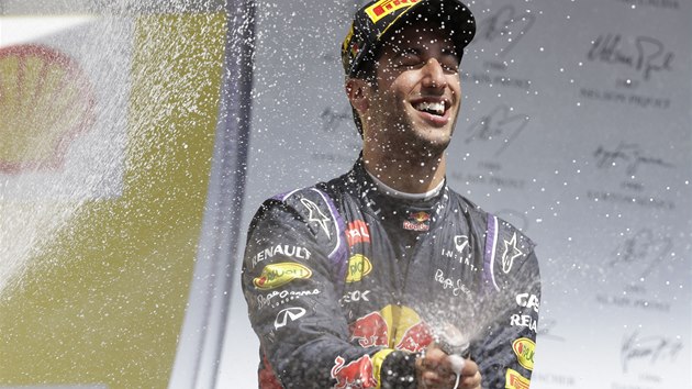 EUFORIE. Daniel Ricciardo po vtzstv ve Velk cen Belgie formule 1.