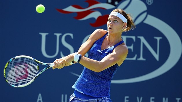 esk tenistka Lucie afov v duelu 1. kola US Open.