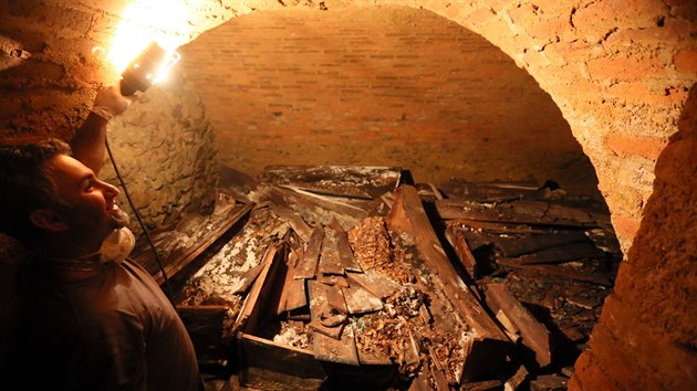 Krypta chebskho kostela sv. Mikule skrv ostatky vce ne 200 lid.