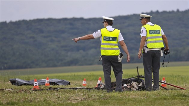 Na pole u Frytku na Zlnsku se ztilo mal letadlo (23. srpna 2014)