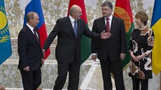 Summit v Minsku. Zleva: ruský prezident Vladimir Putin, bloruský prezident...