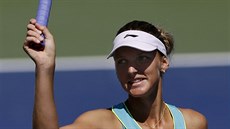 DÍKY! Česká tenistka Karolína Plíšková zdraví diváky po postupu do 3. kola US... DÍKY! Česká tenistka Karolína Plíšková zdraví diváky po postupu do 3. kola US...