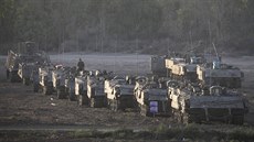 Izraelské tanky poblí hranic s Pásmem Gazy (20. srpna 2014).