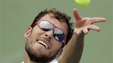 PODÁVÁM. Polský tenista Jerzy Janowicz ve finále turnaje v americkém...