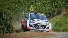 Thierry Neuville a jeho navigátor Nicolas Gilsoul na trati Německé rallye. Thierry Neuville a jeho navigátor Nicolas Gilsoul na trati Německé rallye.