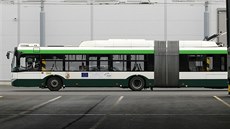 Trolejbus jede do nové vozovny na Karlov.