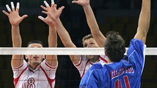 Blokující Robert Szczerbaniuk (vlevo) v dresu polské volejbalové reprezentace. Blokující Robert Szczerbaniuk (vlevo) v dresu polské volejbalové reprezentace.